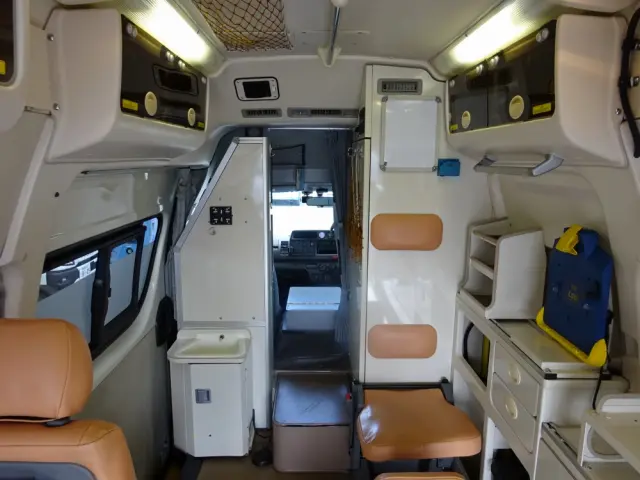 トヨタ ハイエース CBF-TRH226S(4WD)の写真17