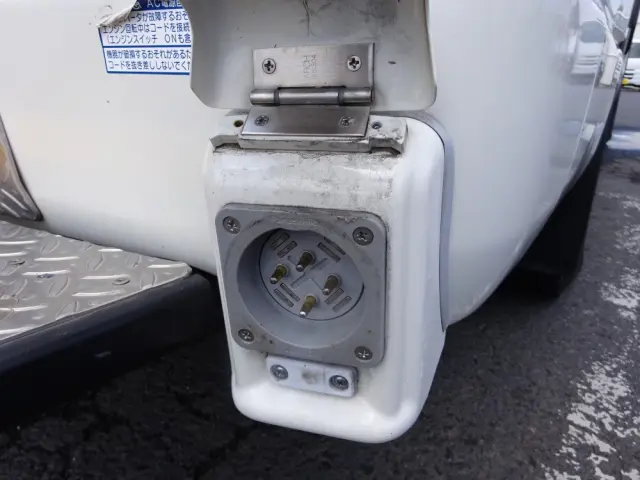 トヨタ ハイエース CBF-TRH226S(4WD)の写真23