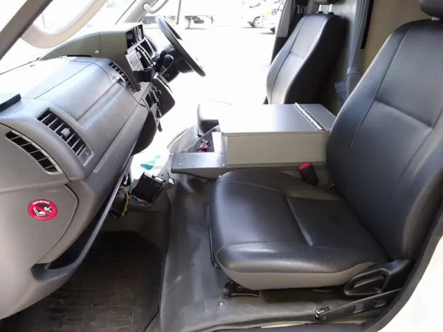 トヨタ ハイエース CBF-TRH226S(4WD)の写真36