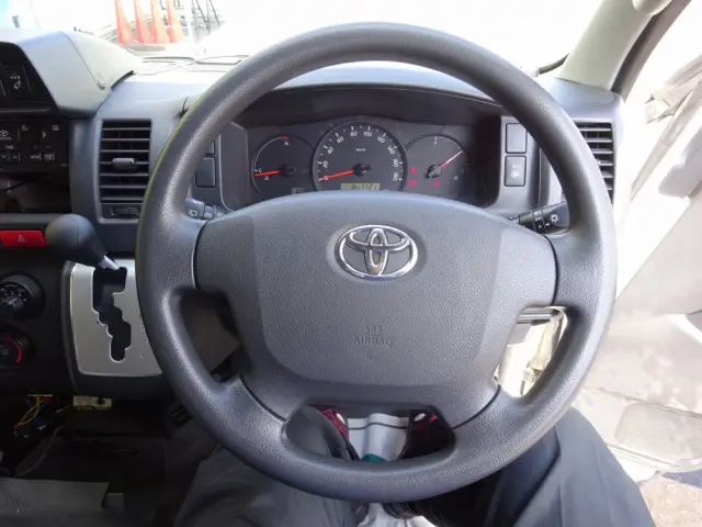 トヨタ ハイエース CBF-TRH226S(4WD)の写真37