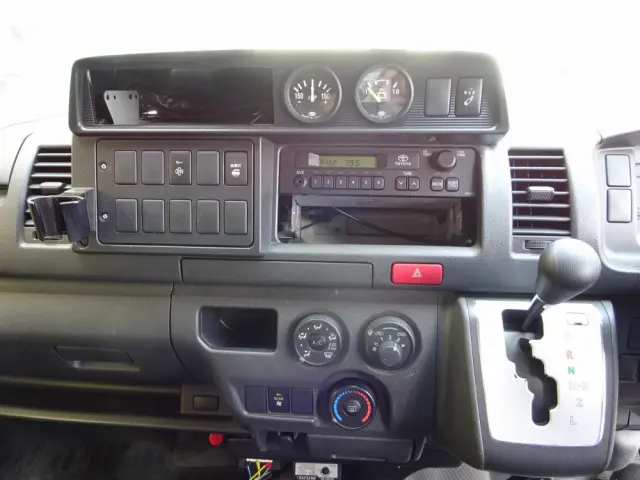 トヨタ ハイエース CBF-TRH226S(4WD)の写真38