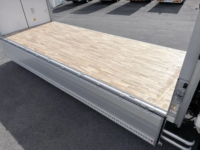 いすゞ フォワード 2RG-FRR90S4(2WD)の写真17