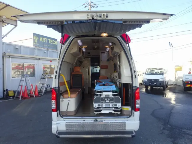 トヨタ ハイエースバン CBF-TRH226S(4WD)の写真7