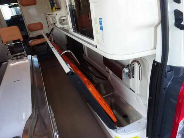 トヨタ ハイエースバン CBF-TRH226S(4WD)の写真12