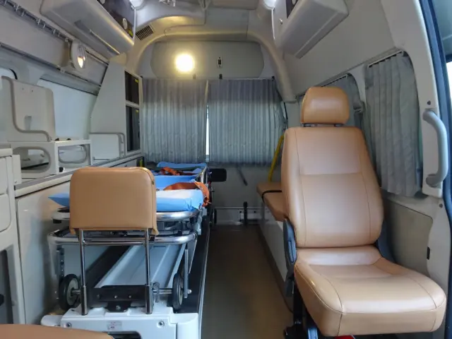 トヨタ ハイエースバン CBF-TRH226S(4WD)の写真13