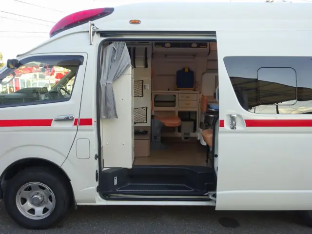 トヨタ ハイエースバン CBF-TRH226S(4WD)の写真14