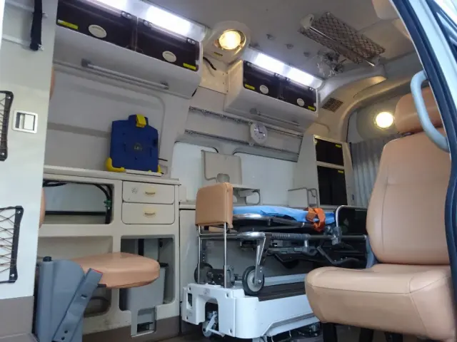 トヨタ ハイエースバン CBF-TRH226S(4WD)の写真15