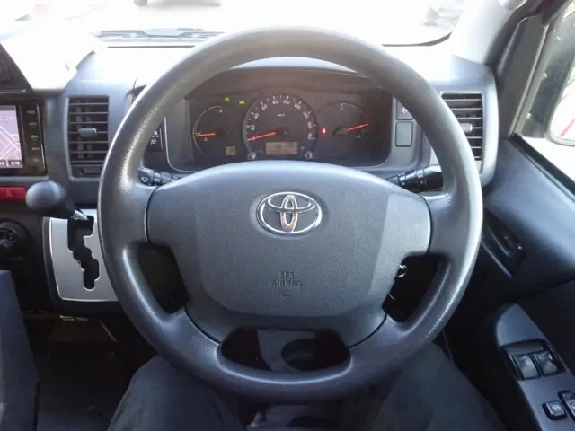 トヨタ ハイエースバン CBF-TRH226S(4WD)の写真35