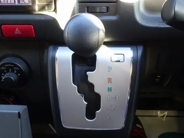 トヨタ ハイエースバン CBF-TRH226S(4WD)の写真36