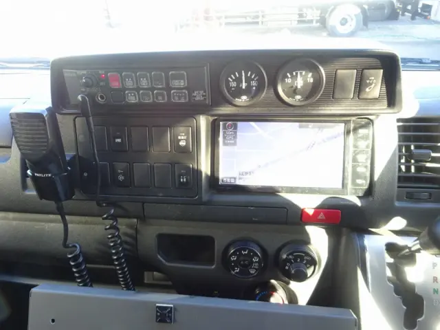 トヨタ ハイエースバン CBF-TRH226S(4WD)の写真37