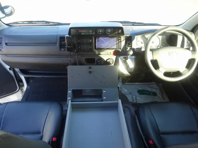 トヨタ ハイエースバン CBF-TRH226S(4WD)の写真38