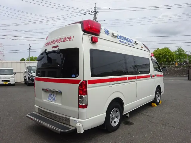 トヨタ ハイエースバン CBF-TRH226S(4WD)の写真2