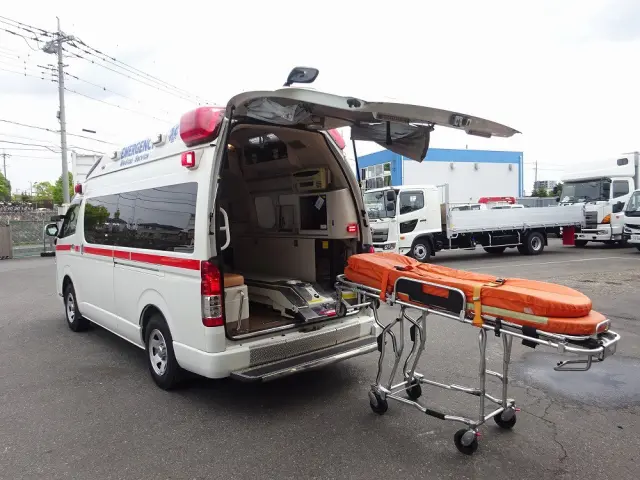 トヨタ ハイエースバン CBF-TRH226S(4WD)の写真6
