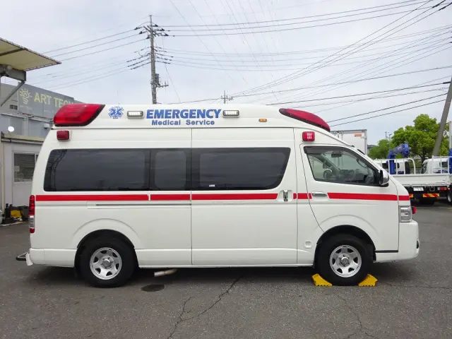 トヨタ ハイエースバン CBF-TRH226S(4WD)の写真8
