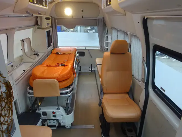 トヨタ ハイエースバン CBF-TRH226S(4WD)の写真16