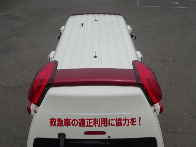 トヨタ ハイエースバン CBF-TRH226S(4WD)の写真28