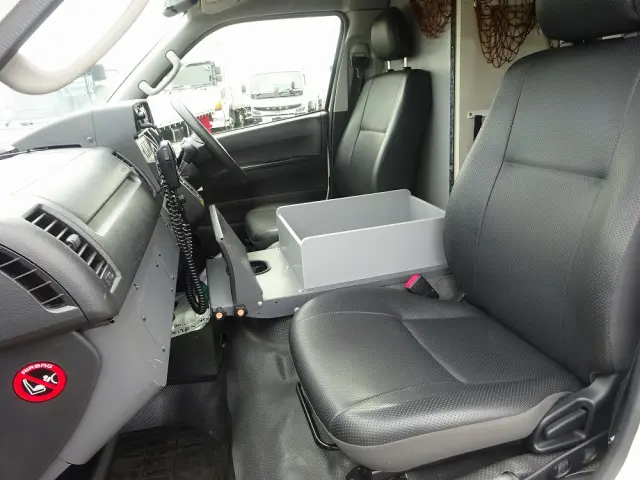 トヨタ ハイエースバン CBF-TRH226S(4WD)の写真35