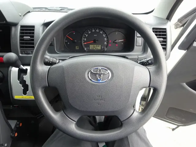 トヨタ ハイエースバン CBF-TRH226S(4WD)の写真36