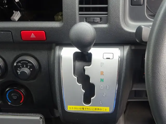 トヨタ ハイエースバン CBF-TRH226S(4WD)の写真37