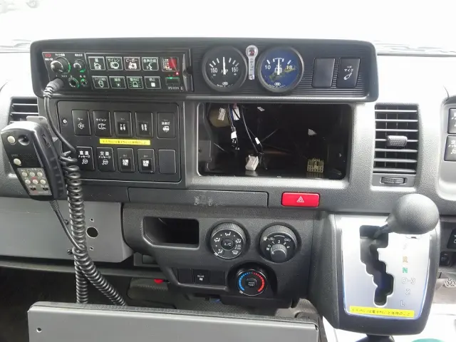 トヨタ ハイエースバン CBF-TRH226S(4WD)の写真38