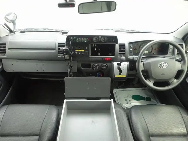 トヨタ ハイエースバン CBF-TRH226S(4WD)の写真39