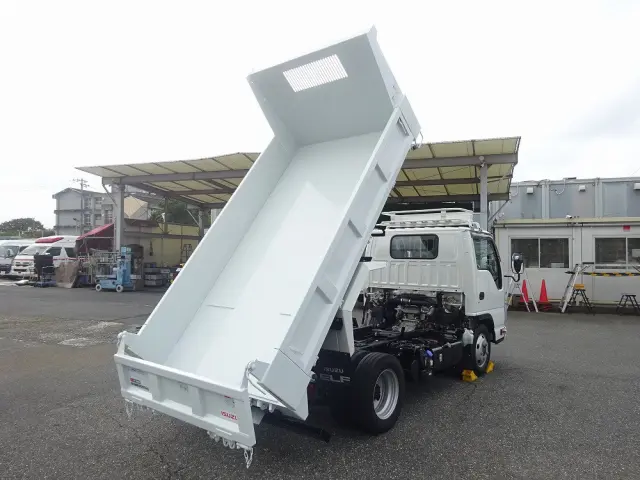 いすゞ エルフ 2RG-NKR88AN(2WD)の写真2