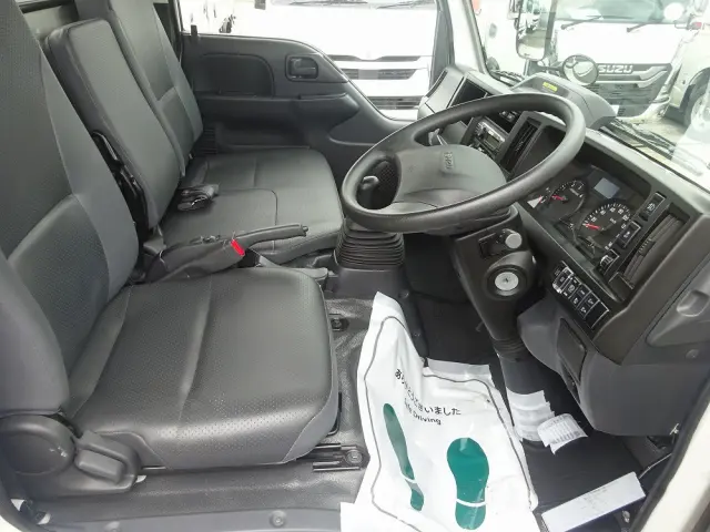 いすゞ エルフ 2RG-NKR88AN(2WD)の写真4