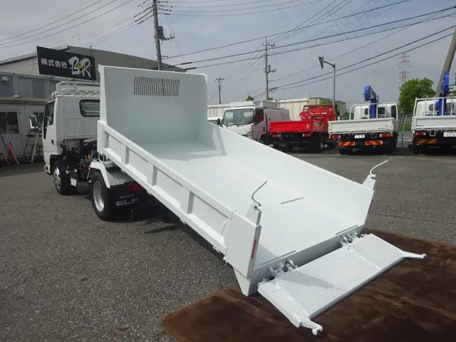 いすゞ エルフ 2RG-NKR88AN(2WD)の写真6