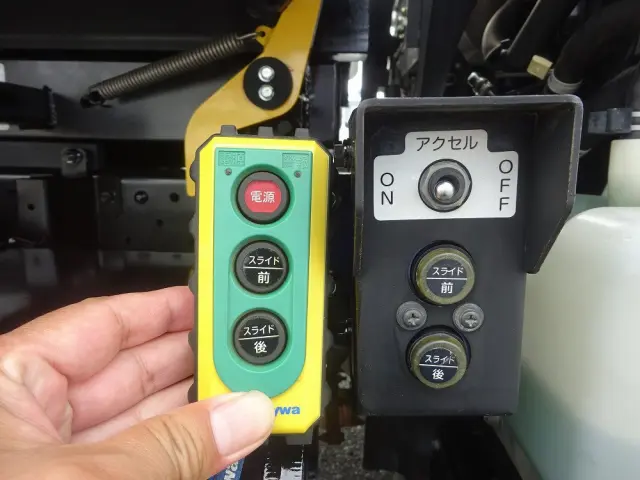 いすゞ エルフ 2RG-NKR88AN(2WD)の写真15