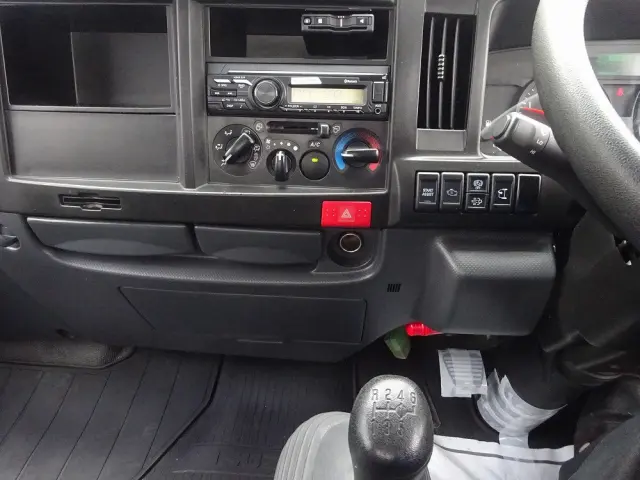 いすゞ エルフ 2RG-NKR88AN(2WD)の写真37