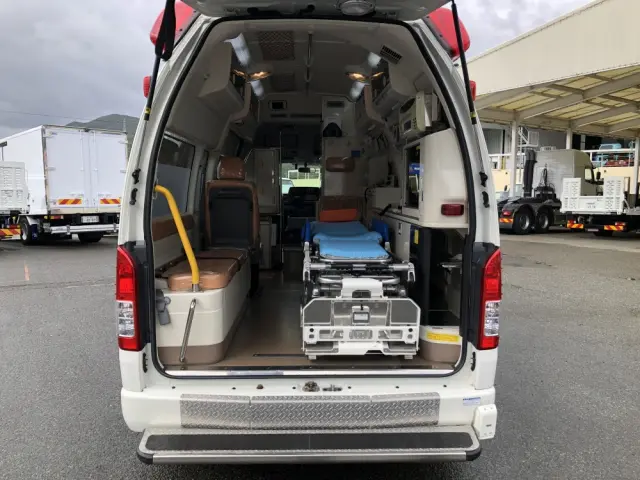 トヨタ ハイエース CBF-TRH226S(4WD)の写真3
