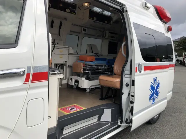 トヨタ ハイエース CBF-TRH226S(4WD)の写真13