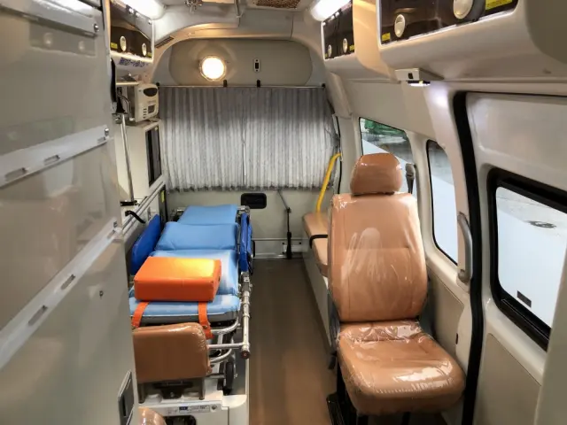トヨタ ハイエース CBF-TRH226S(4WD)の写真17