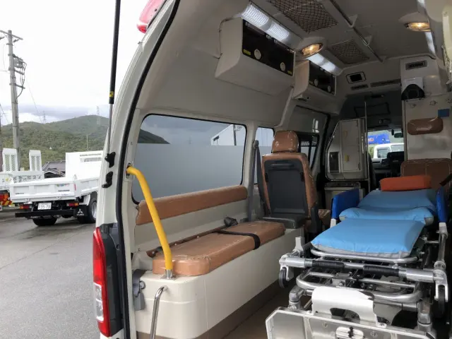 トヨタ ハイエース CBF-TRH226S(4WD)の写真18