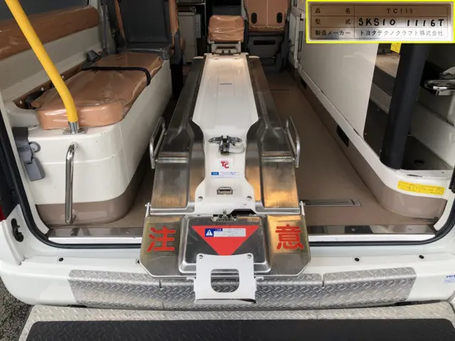 トヨタ ハイエース CBF-TRH226S(4WD)の写真23