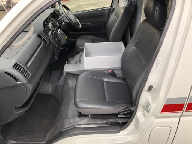 トヨタ ハイエース CBF-TRH226S(4WD)の写真32
