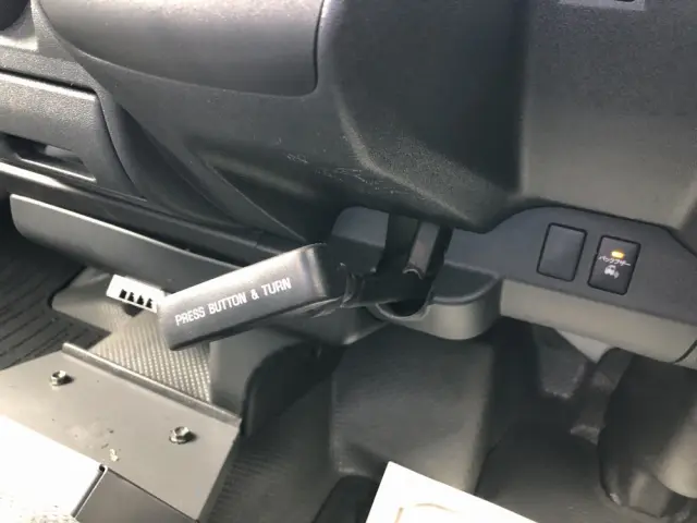 トヨタ ハイエース CBF-TRH226S(4WD)の写真41