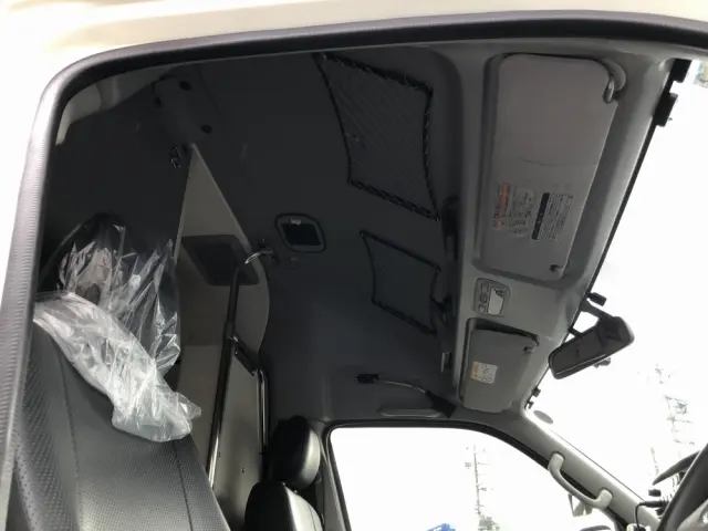 トヨタ ハイエース CBF-TRH226S(4WD)の写真45