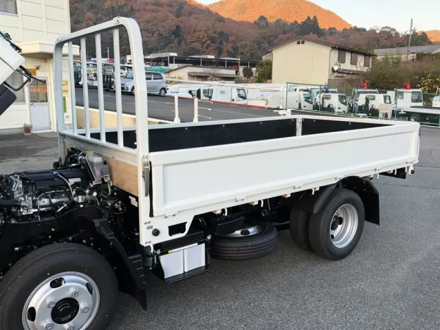 三菱 キャンター 2RG-FBA20(2WD)の写真18