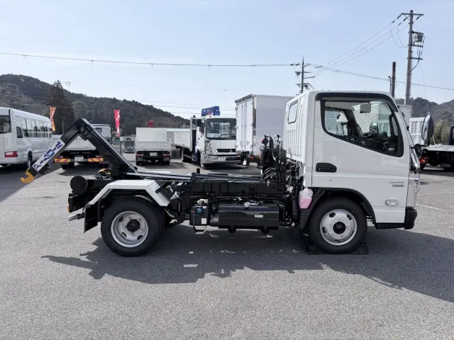 三菱 キャンター 2RG-FBAV0(2WD)の写真8