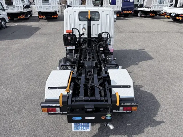 三菱 キャンター 2RG-FBAV0(2WD)の写真13