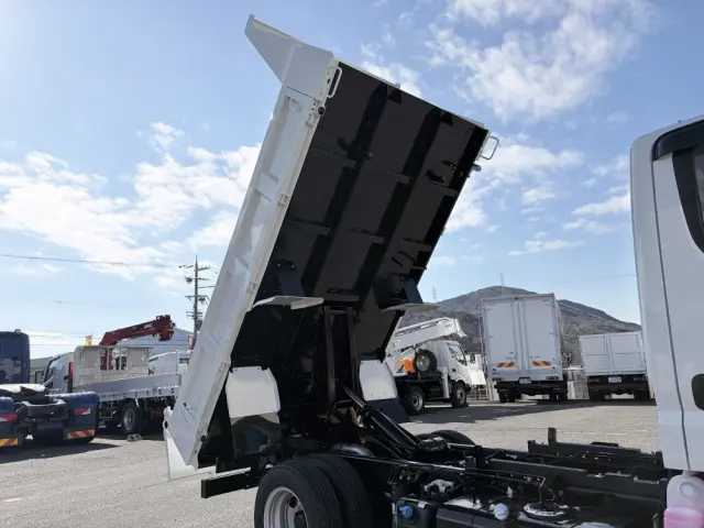 三菱 キャンター 2RG-FBA60(2WD)の写真19