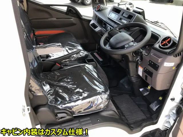 三菱 キャンター 2RG-FBAV0(2WD)の写真4
