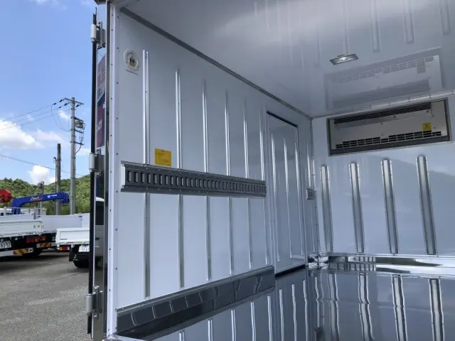 三菱 キャンター 2RG-FBAV0(2WD)の写真13