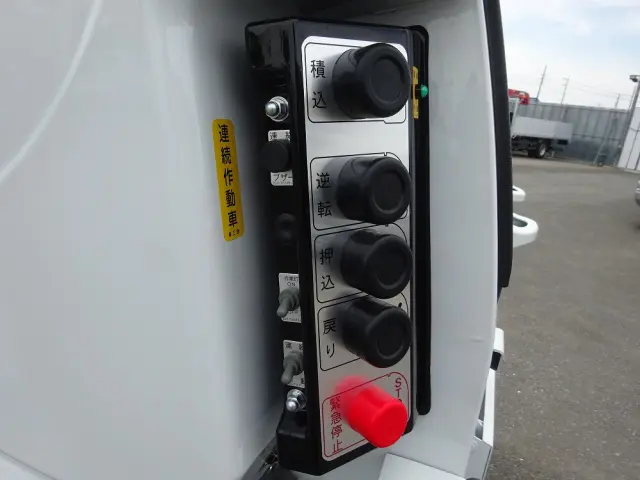 三菱 キャンター 2RG-FEAV0(2WD)の写真22