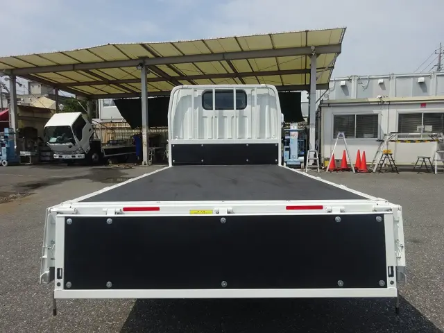 三菱 キャンター 2RG-FBAV0(2WD)の写真3