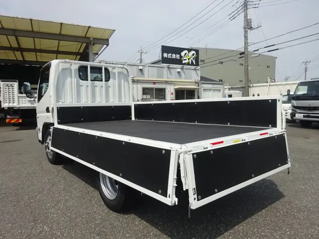 三菱 キャンター 2RG-FBAV0(2WD)の写真6
