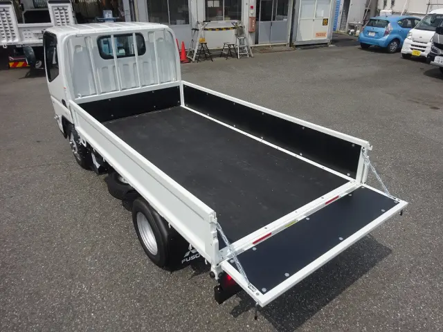 三菱 キャンター 2RG-FBAV0(2WD)の写真18