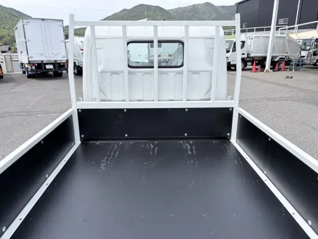 三菱 キャンター 2RG-FEAV0(2WD)の写真11