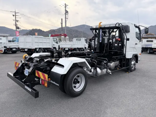 三菱 ファイター 2KG-FK62F(2WD)の写真2